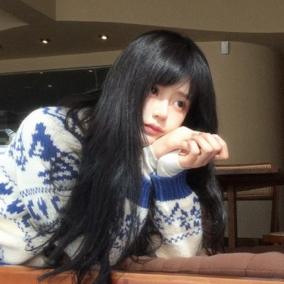 绿杨移作两家春